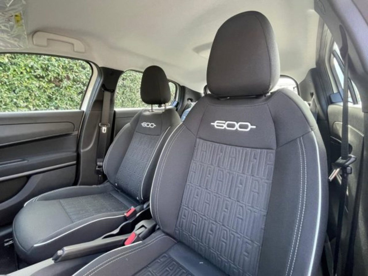 Fiat 600 1.2 hybrid Serie Speciale Icon 110cv auto (7)