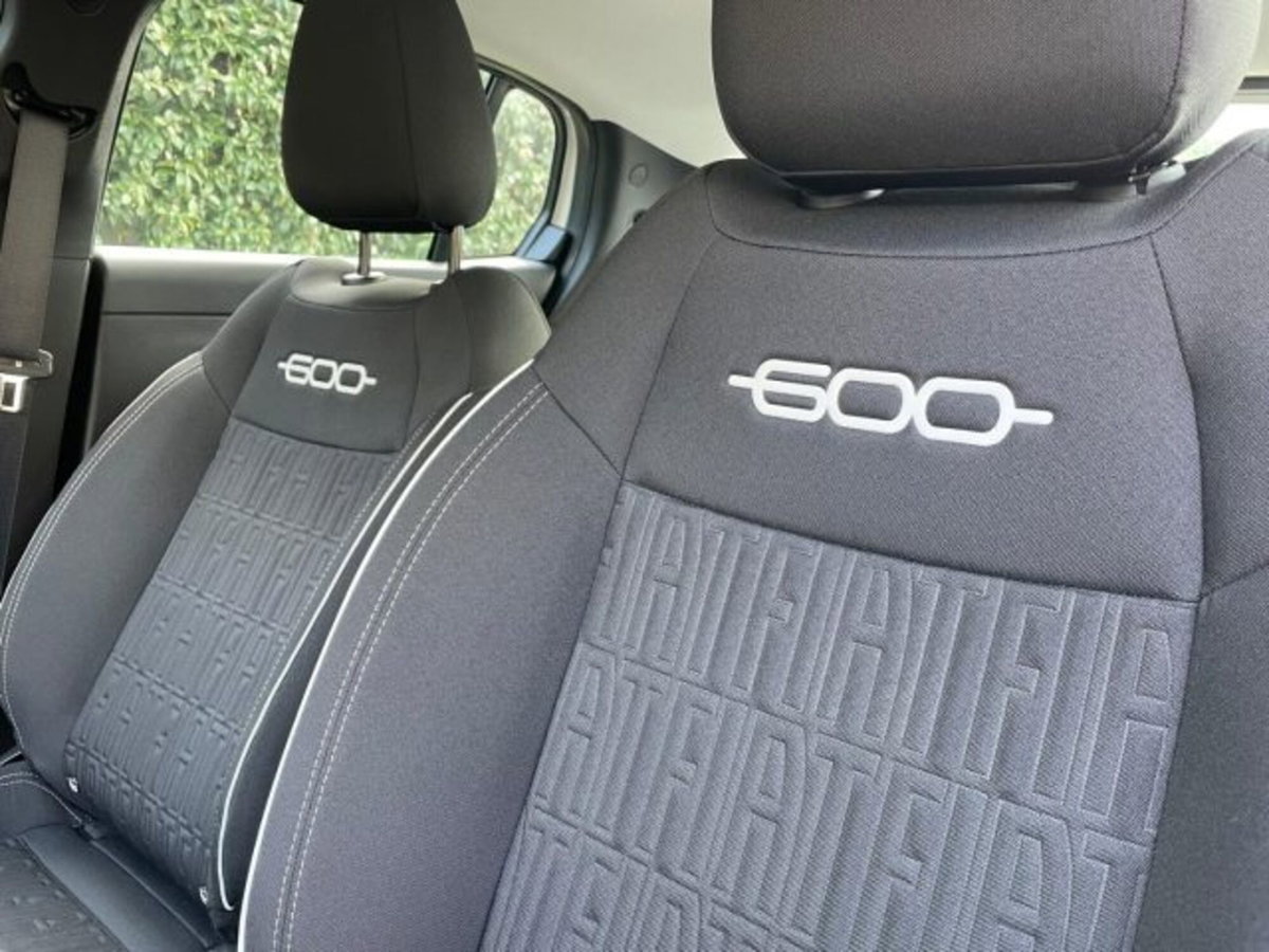 Fiat 600 1.2 hybrid Serie Speciale Icon 110cv auto (8)