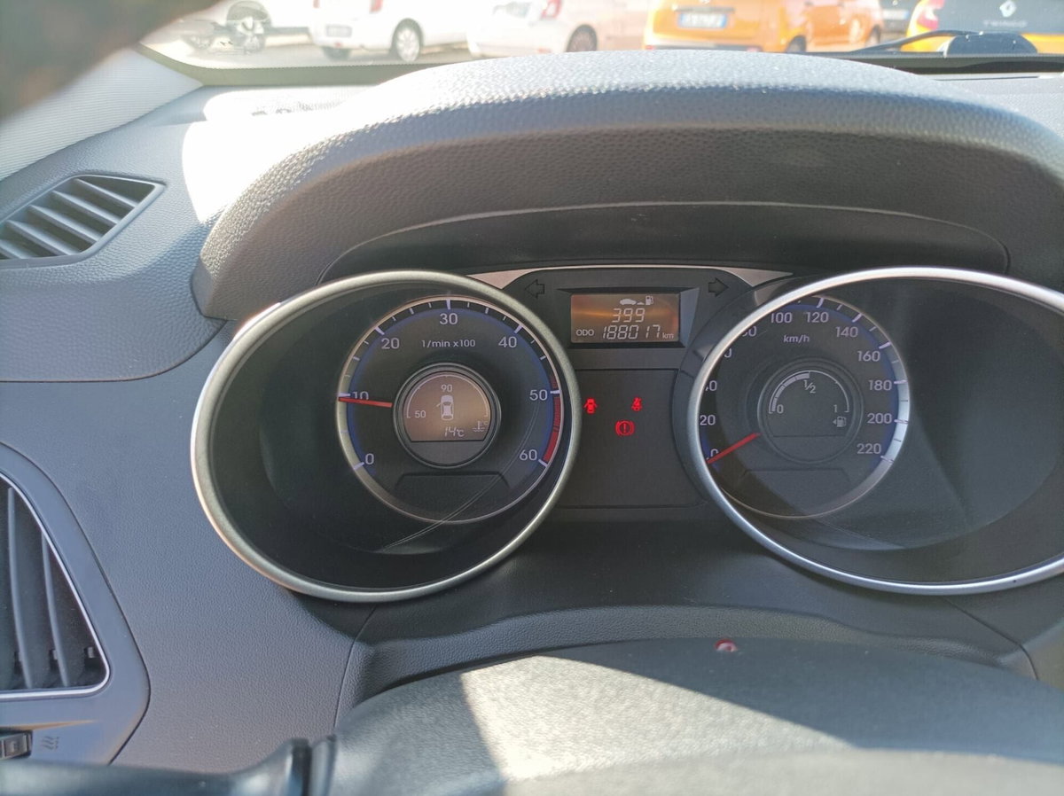 Hyundai ix35 1.7 CRDi 2WD Xpossible (10)