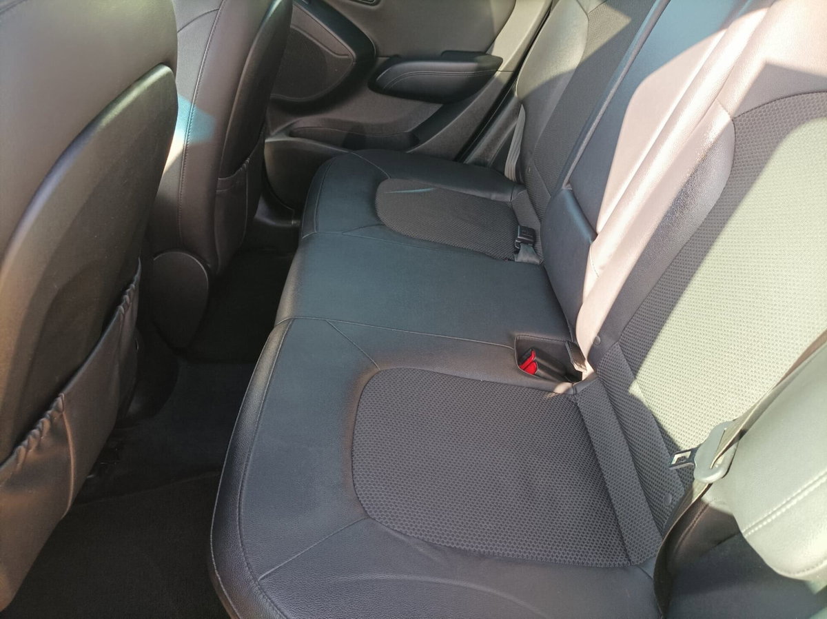 Hyundai ix35 1.7 CRDi 2WD Xpossible (13)
