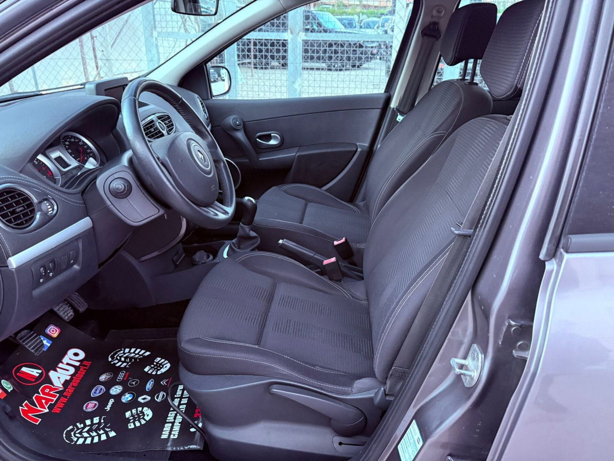 Renault Clio 1.2 16V 5 porte Confort (9)