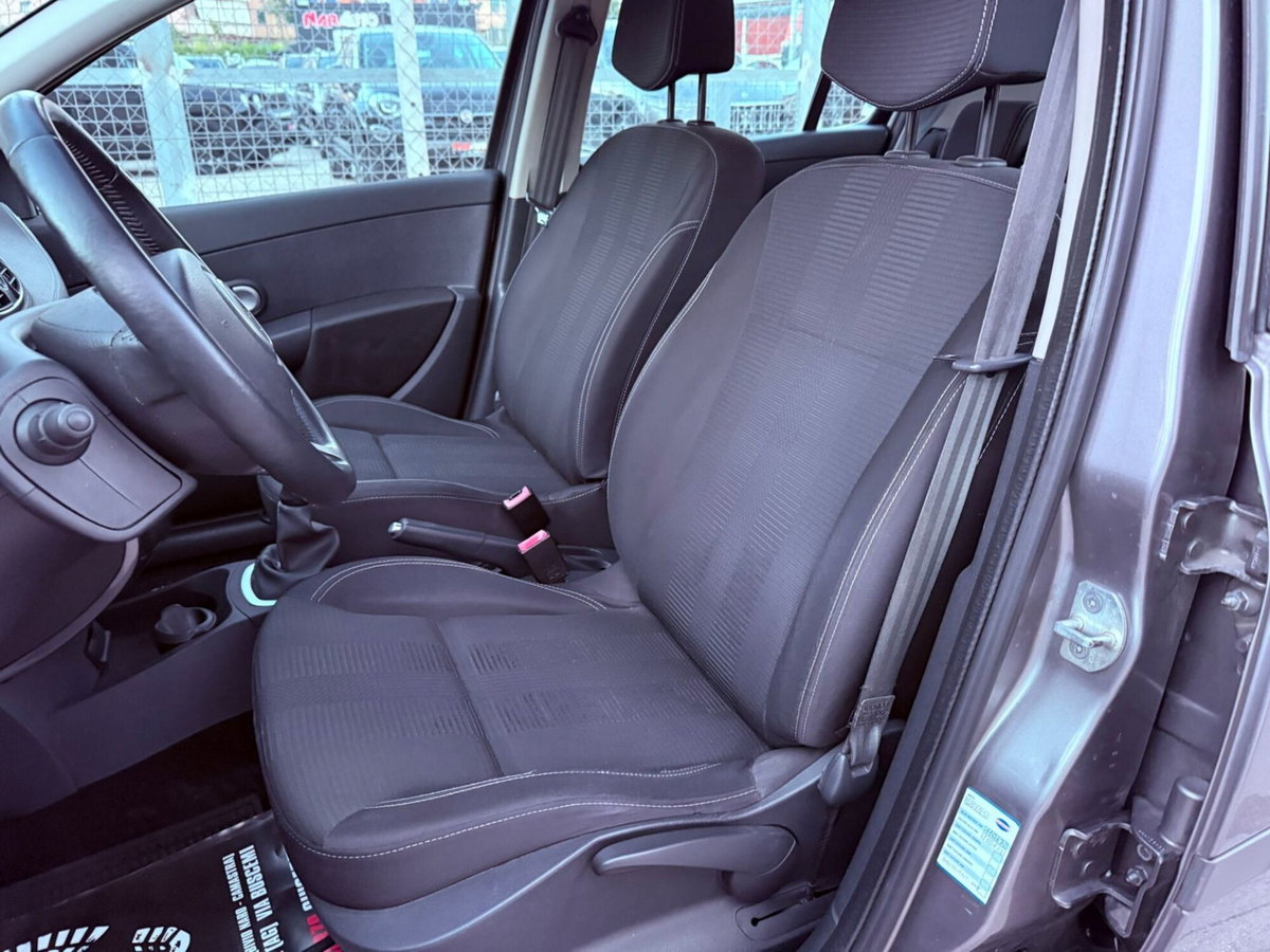 Renault Clio 1.2 16V 5 porte Confort (10)