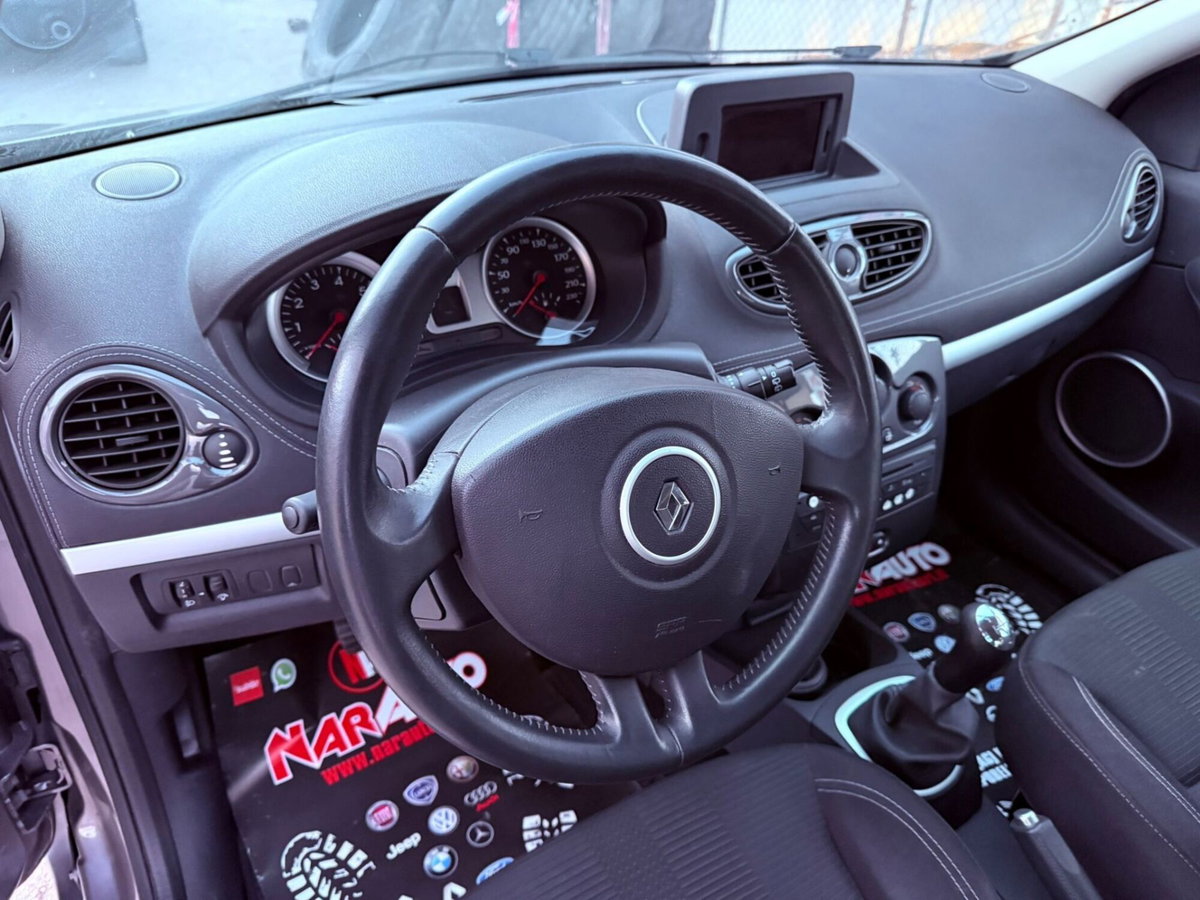 Renault Clio 1.2 16V 5 porte Confort (11)