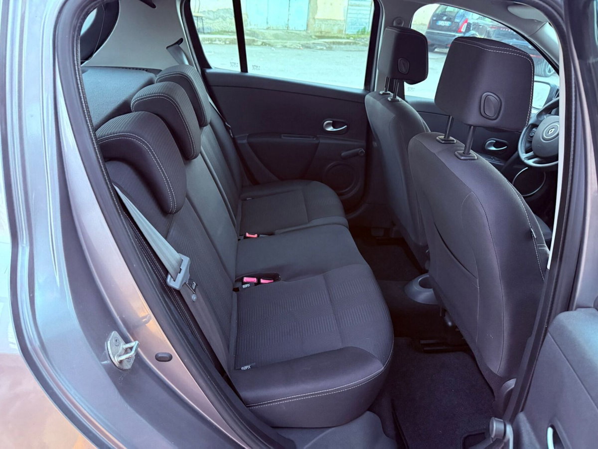 Renault Clio 1.2 16V 5 porte Confort (16)
