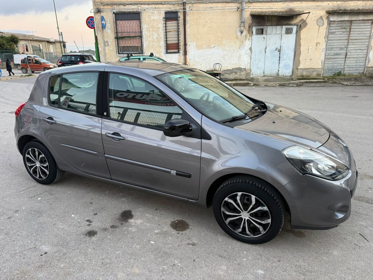 Renault Clio 1.2 16V 5 porte Confort (4)