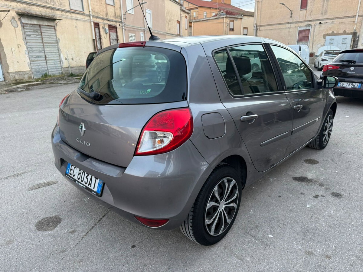 Renault Clio 1.2 16V 5 porte Confort (5)