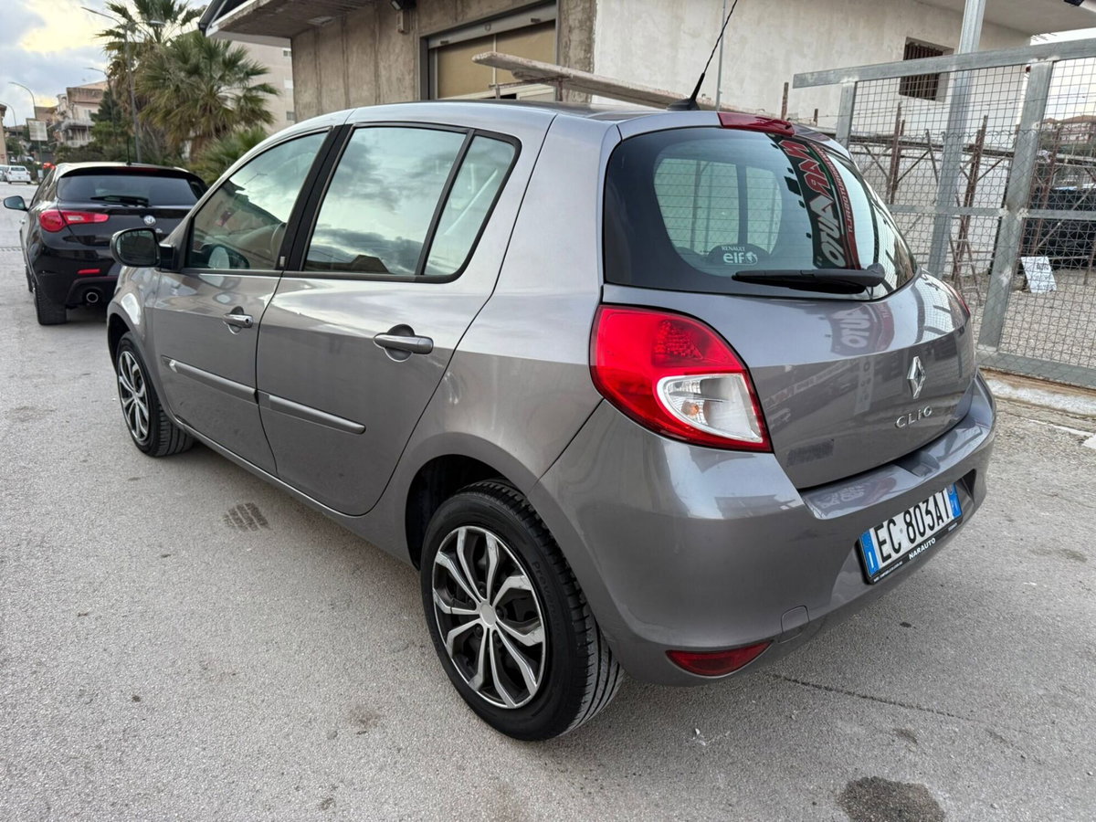 Renault Clio 1.2 16V 5 porte Confort (7)