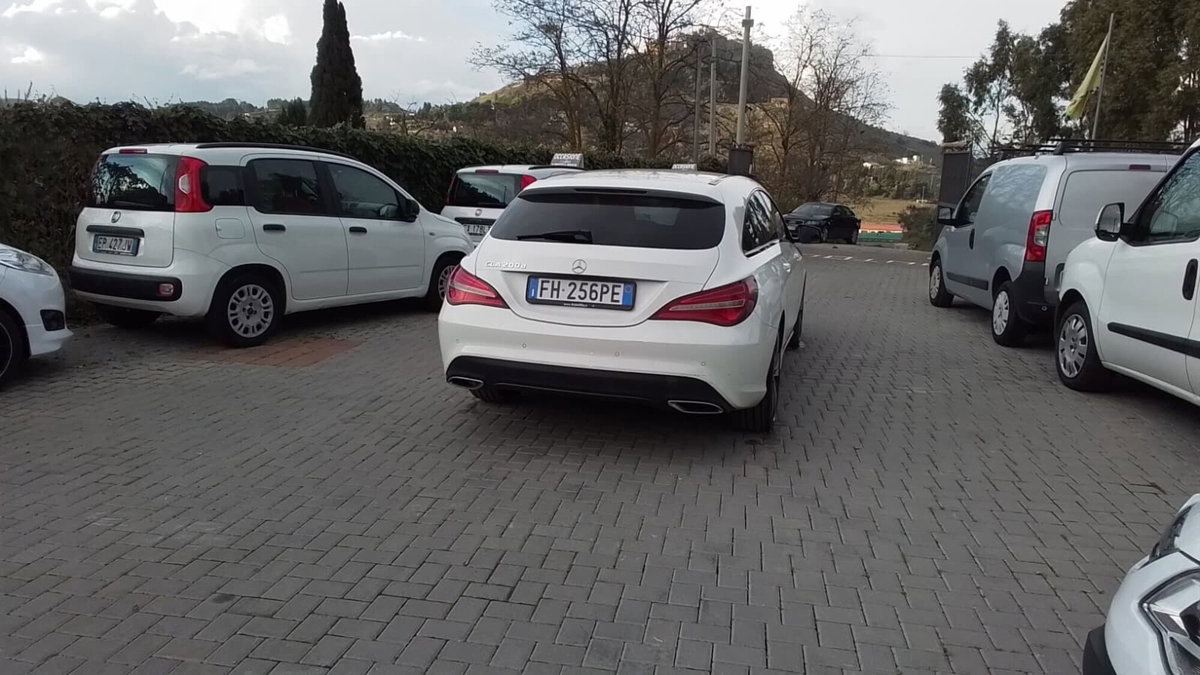 Mercedes-Benz CLA Shooting Brake 200 d Automatic Sport (11)