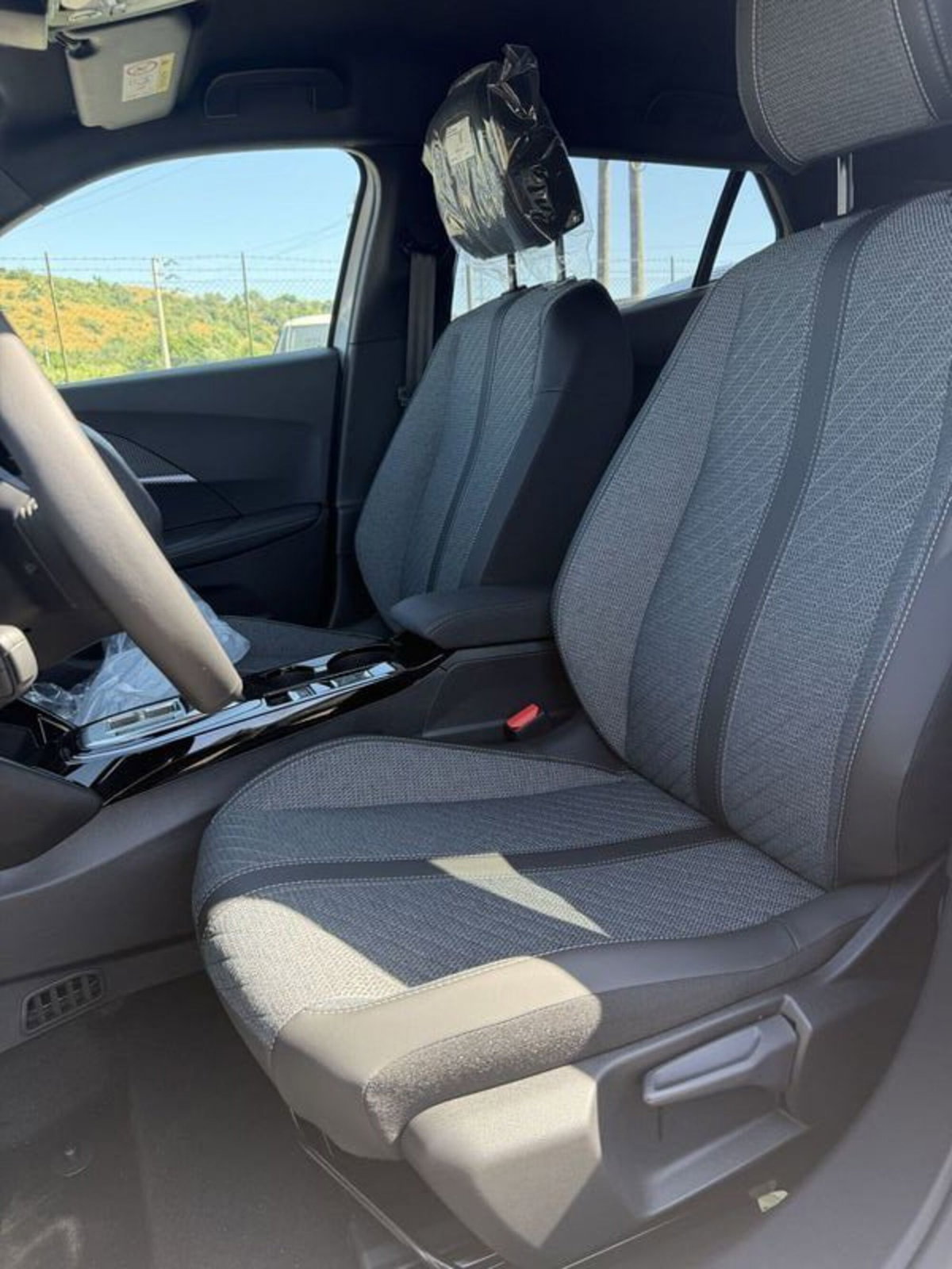 Peugeot 2008 1.2 hybrid Allure 110cv e-dcs6 (6)