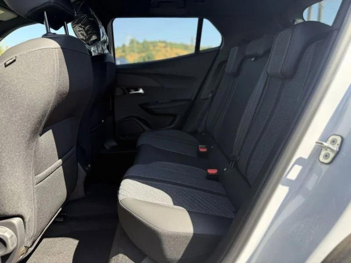 Peugeot 2008 1.2 hybrid Allure 110cv e-dcs6 (8)
