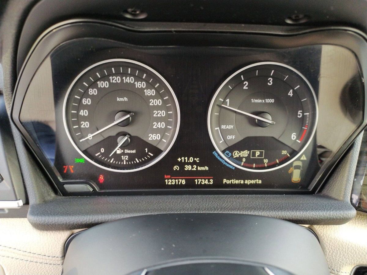 BMW Serie 2 Active Tourer 218d  Luxury auto (14)