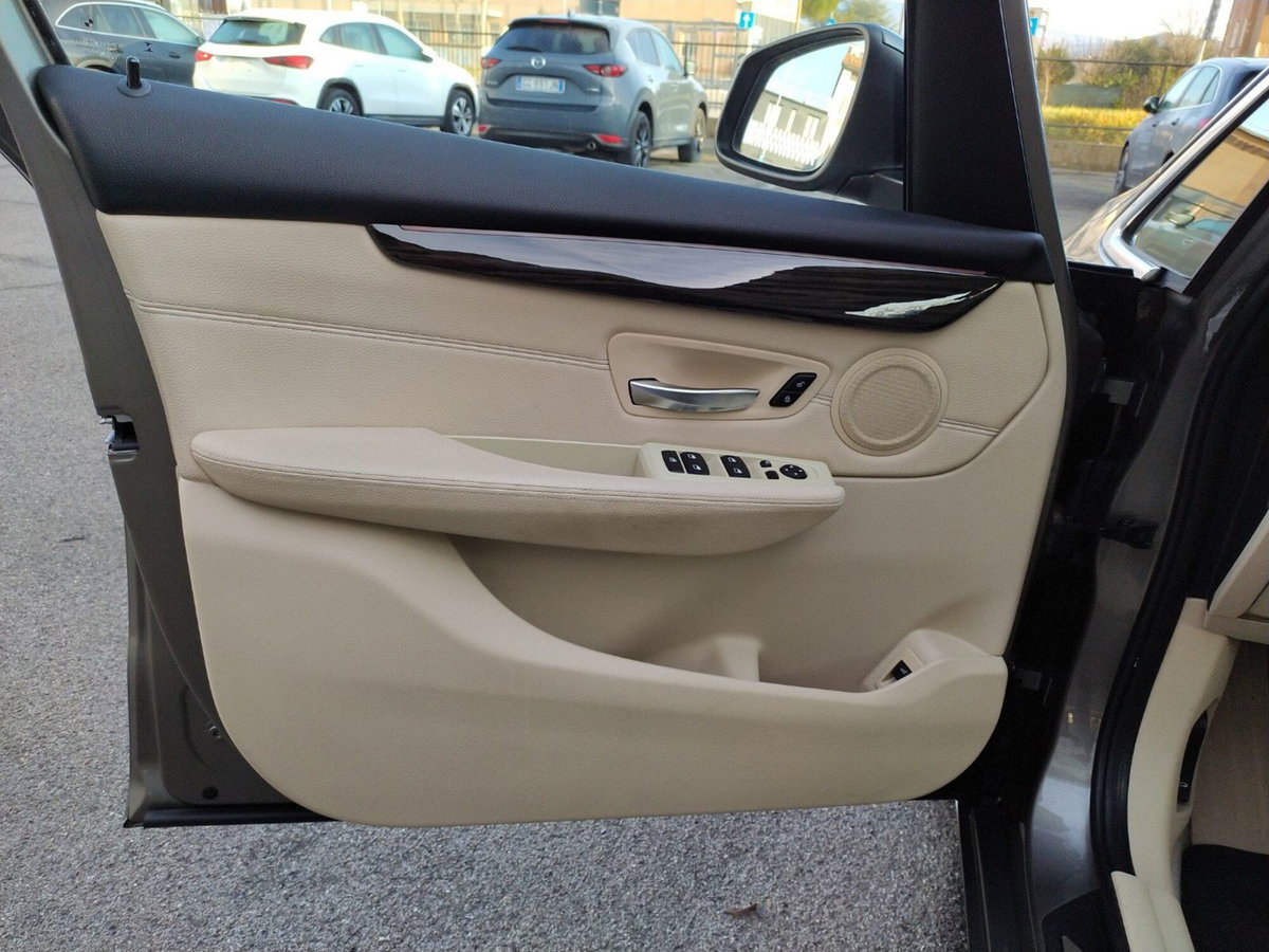 BMW Serie 2 Active Tourer 218d  Luxury auto (15)