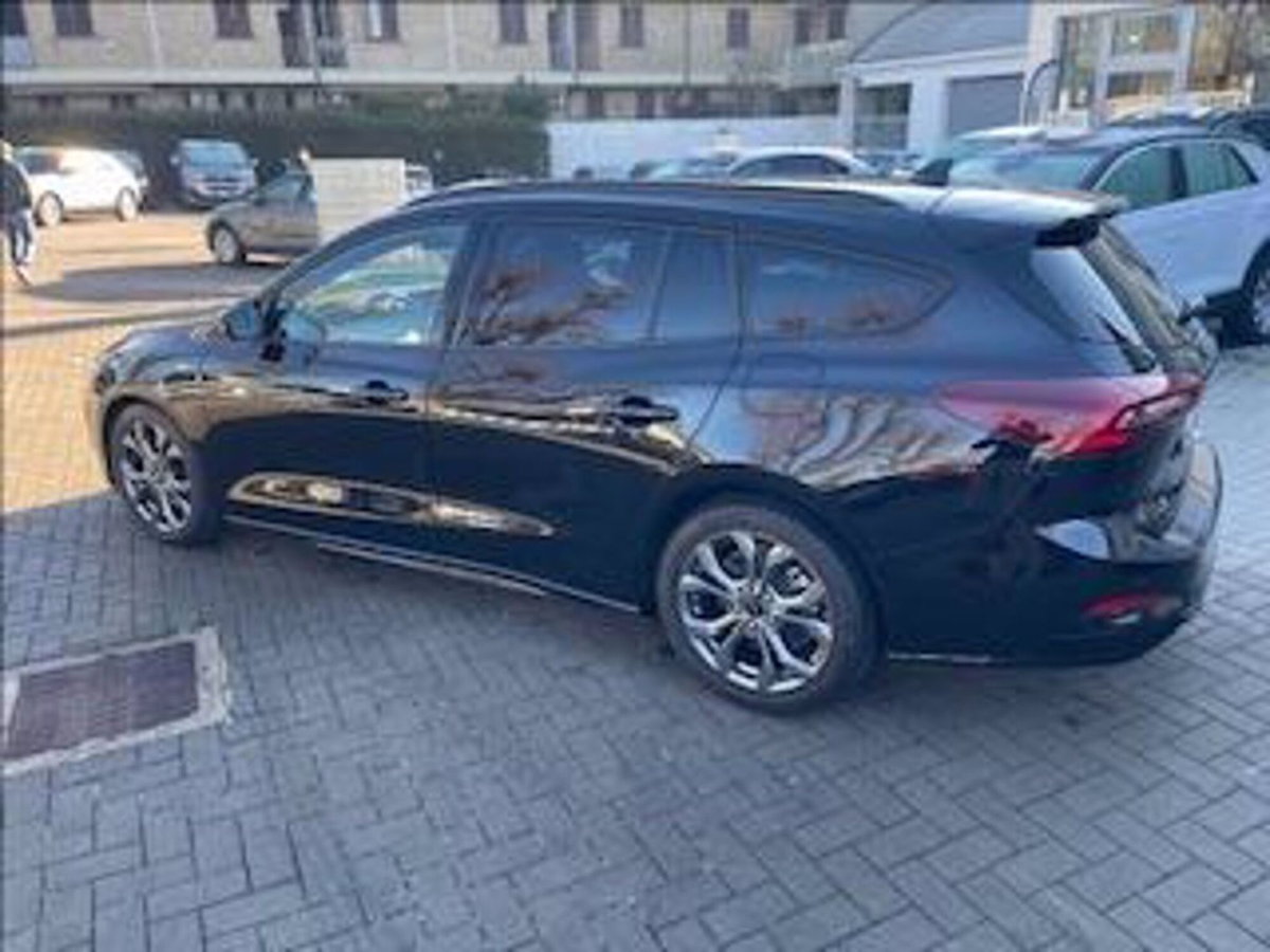 Ford Focus Station Wagon 1.0 EcoBoost Hybrid 155 CV SW ST-Line (2)