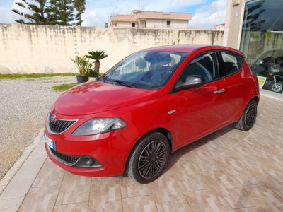 Lancia Ypsilon 1.0 FireFly 5 porte S&S Hybrid Ecochic Silver (2)