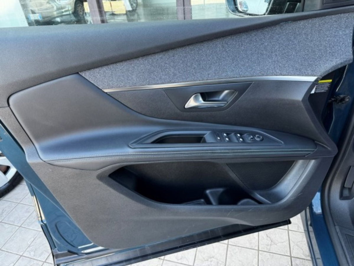 Peugeot 5008 1.5 bluehdi Allure Pack s&s 130cv eat8 (18)