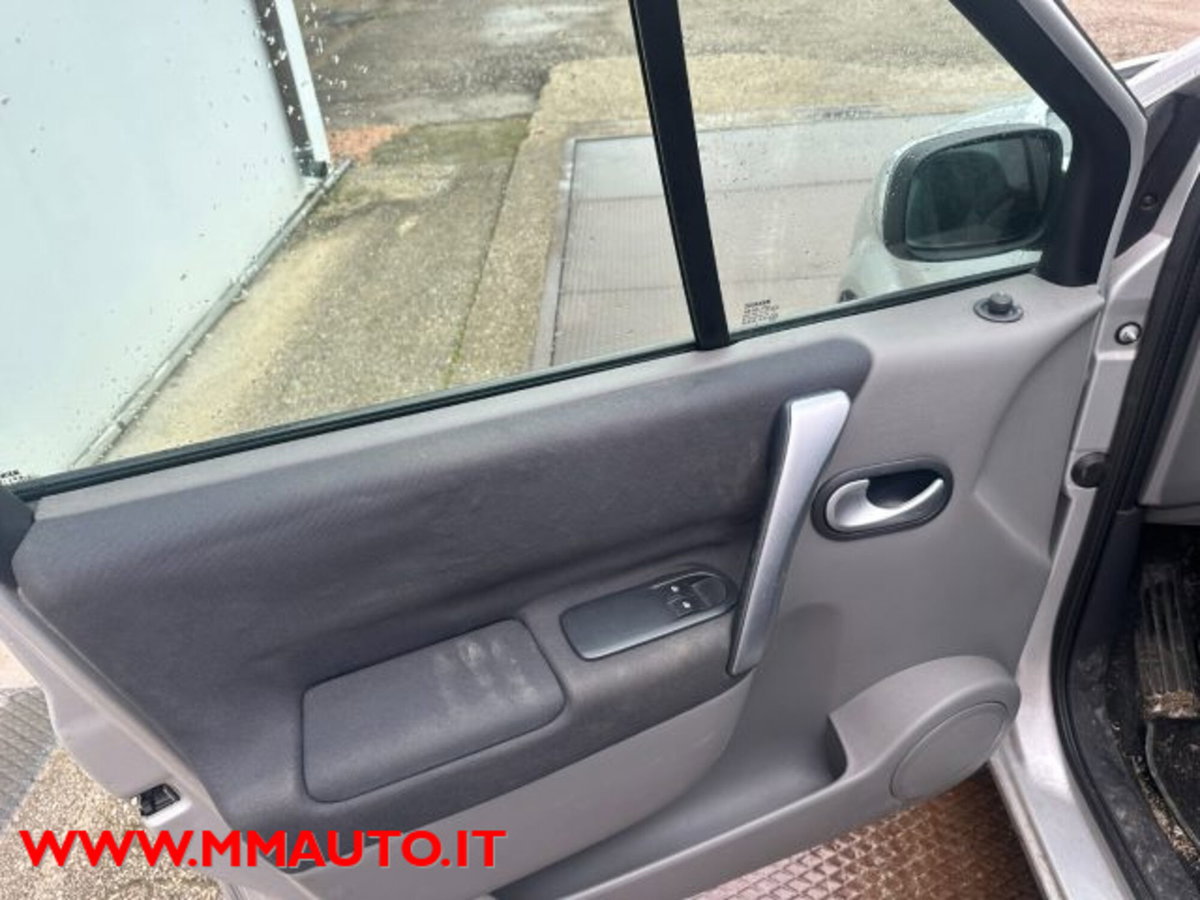 Renault Scenic E-Tech Electric 1.6 16V/105CV GPL Serie Speciale (11)