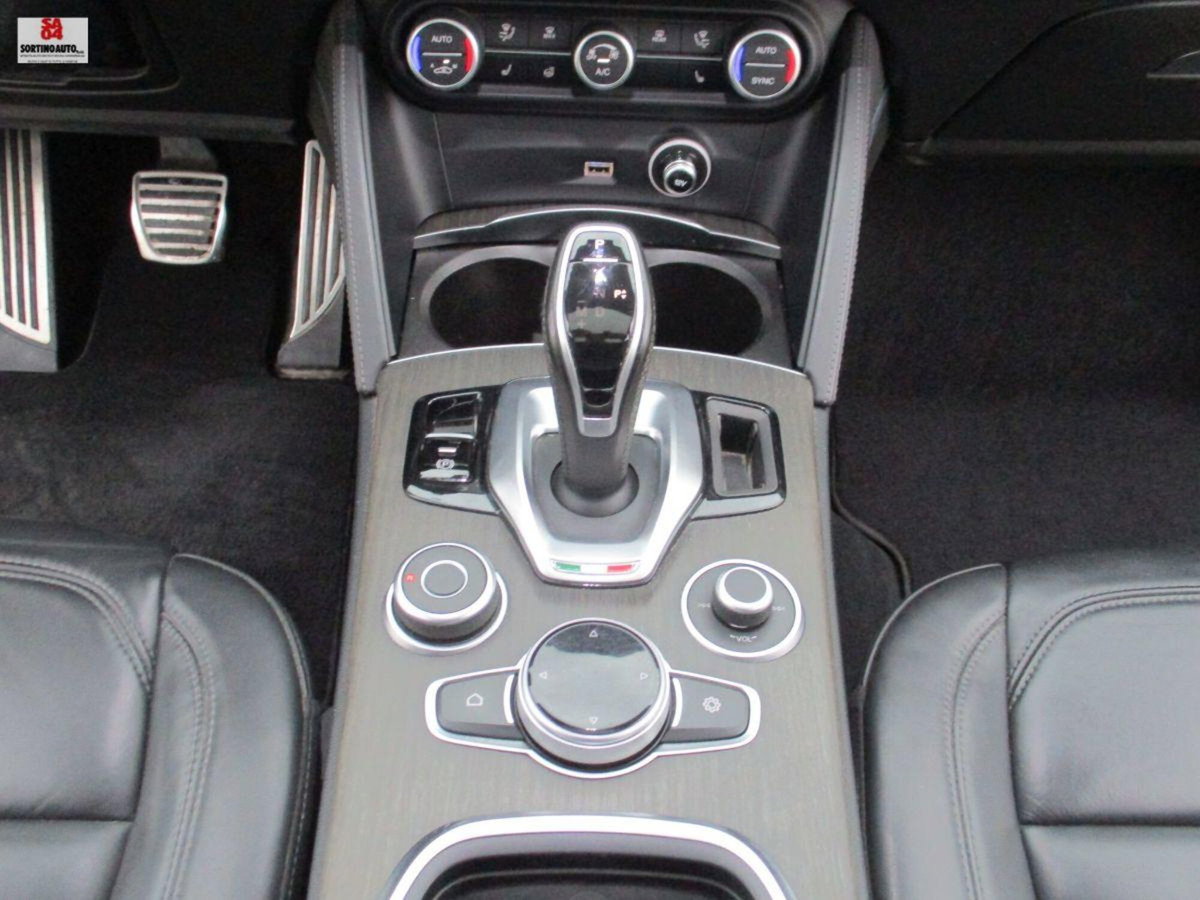 Alfa Romeo Stelvio Stelvio 2.2 Turbodiesel 190 CV AT8 Q4 Ti (14)