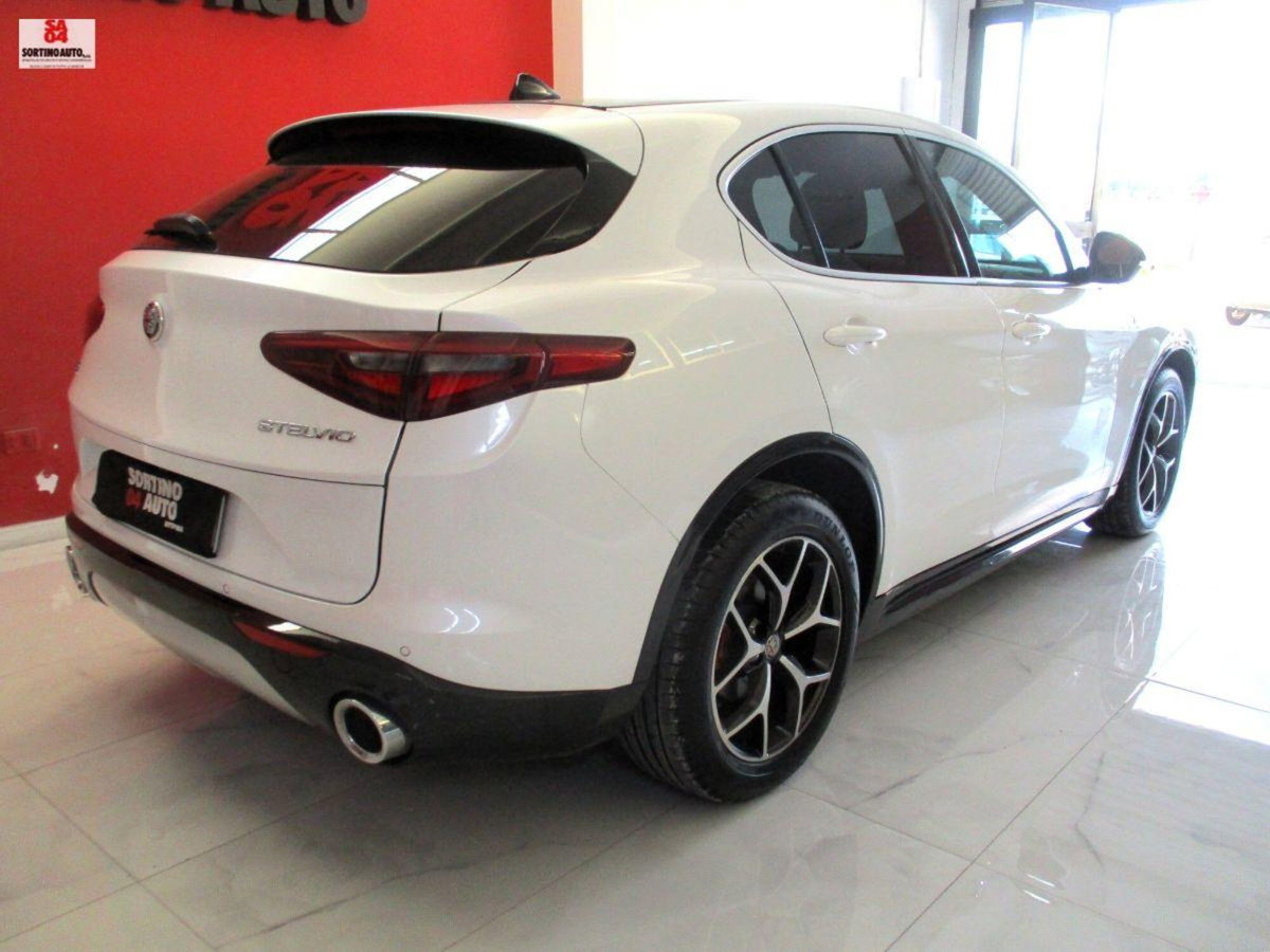 Alfa Romeo Stelvio Stelvio 2.2 Turbodiesel 190 CV AT8 Q4 Ti (4)