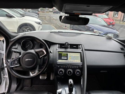 Jaguar E-Pace 2.0D 180 CV AWD aut. R-Dynamic SE (8)