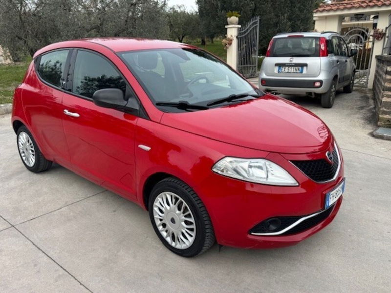 Lancia Ypsilon 1.2 69 CV 5 porte Silver