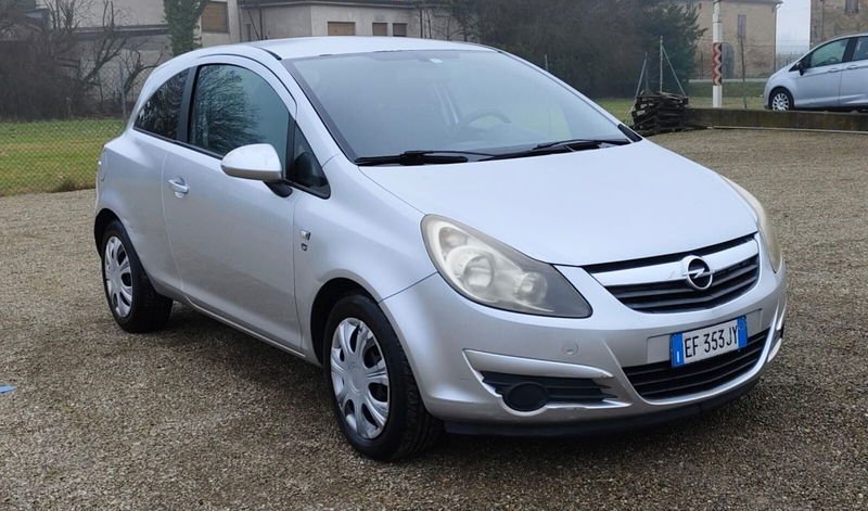 Opel Corsa 1.2 3 porte b-color