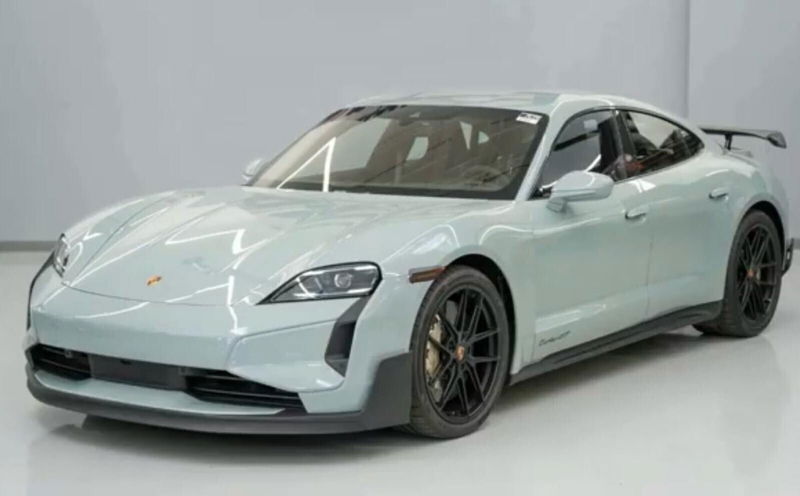 Porsche Taycan Turbo GT con pacchetto Weissach