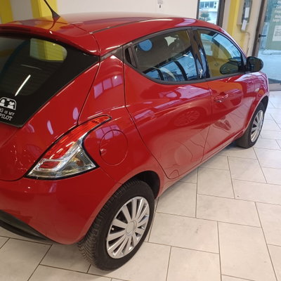 Lancia Ypsilon 0.9 TwinAir 85 CV 5 porte Metano Ecochic Elefantino (16)