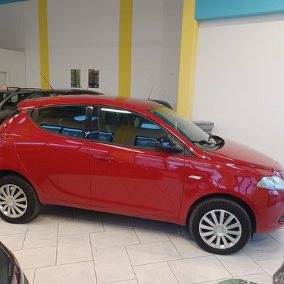 Lancia Ypsilon 0.9 TwinAir 85 CV 5 porte Metano Ecochic Elefantino (4)