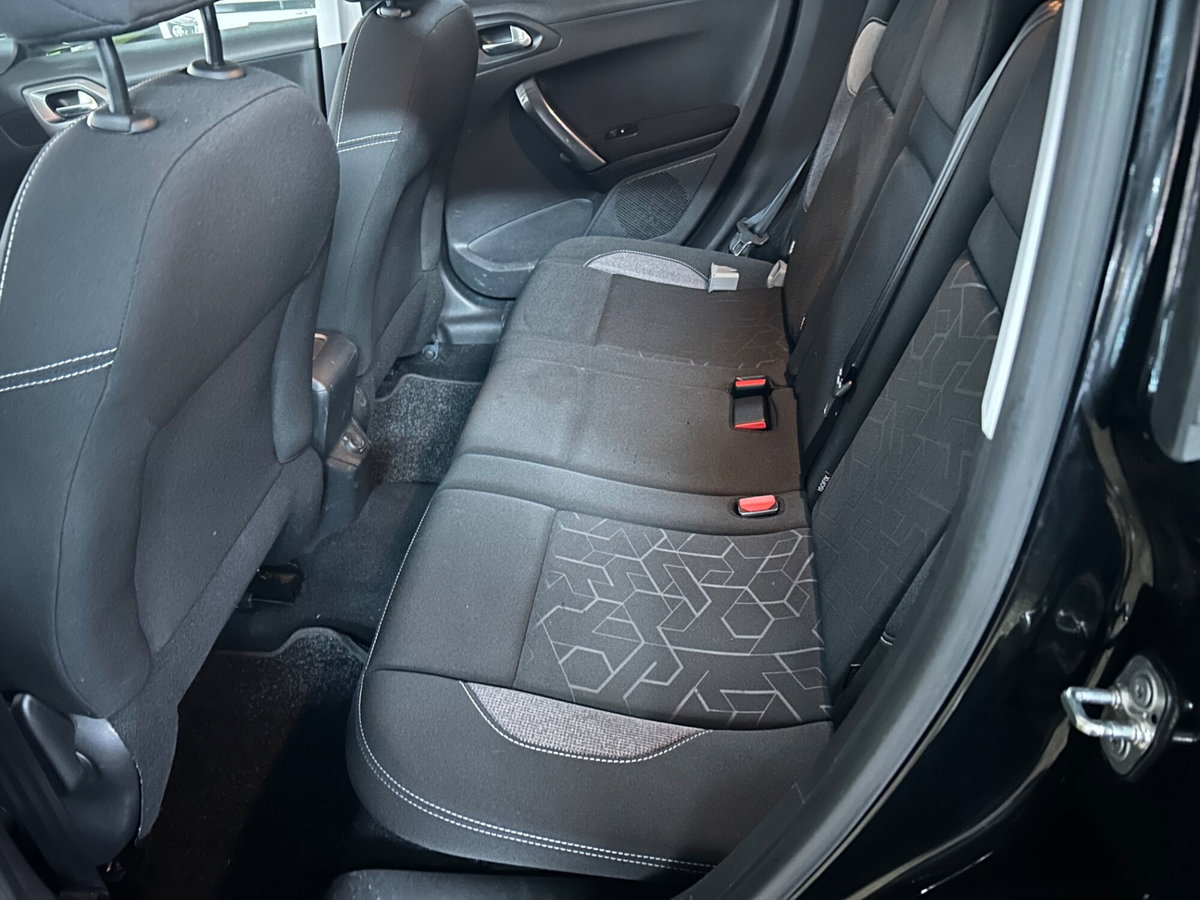 Peugeot 2008 VTi 82CV Allure (17)