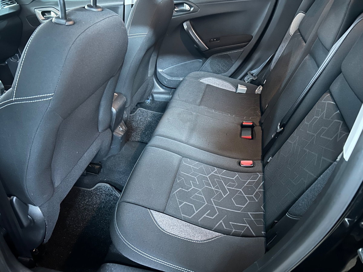 Peugeot 2008 VTi 82CV Allure (18)