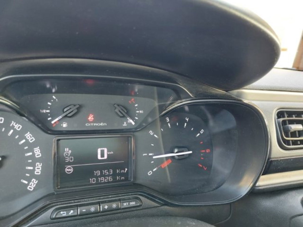 Citroen C3 BlueHDi 100 S&S Van Feel (10)