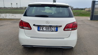 Mercedes-Benz Classe B 180 d Premium (10)