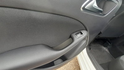 Mercedes-Benz Classe B 180 d Premium (14)