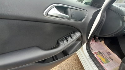 Mercedes-Benz Classe B 180 d Premium (15)