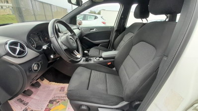 Mercedes-Benz Classe B 180 d Premium (16)