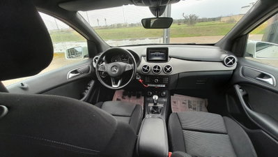 Mercedes-Benz Classe B 180 d Premium (7)