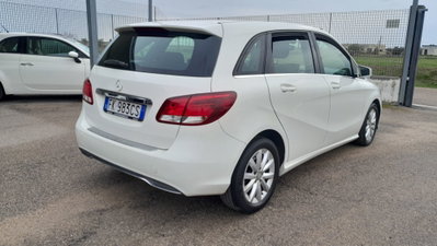 Mercedes-Benz Classe B 180 d Premium (9)