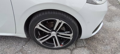 Peugeot 208 Turbo 110 EAT6 S&S 5 porte GT Line (4)