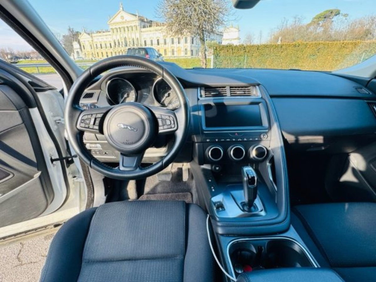 Jaguar E-Pace 2.0D 180 CV AWD aut. (10)