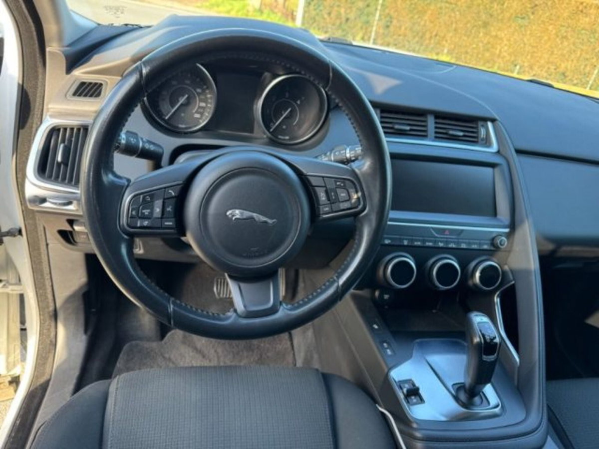 Jaguar E-Pace 2.0D 180 CV AWD aut. (11)