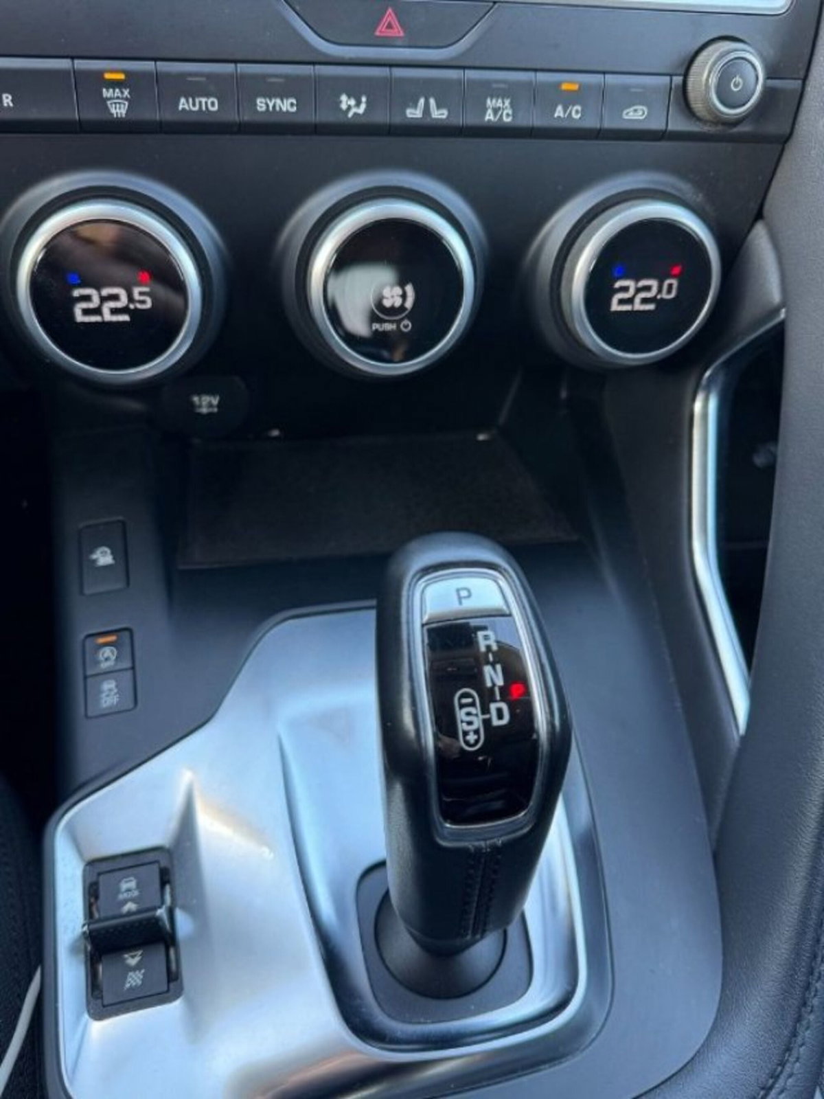 Jaguar E-Pace 2.0D 180 CV AWD aut. (14)