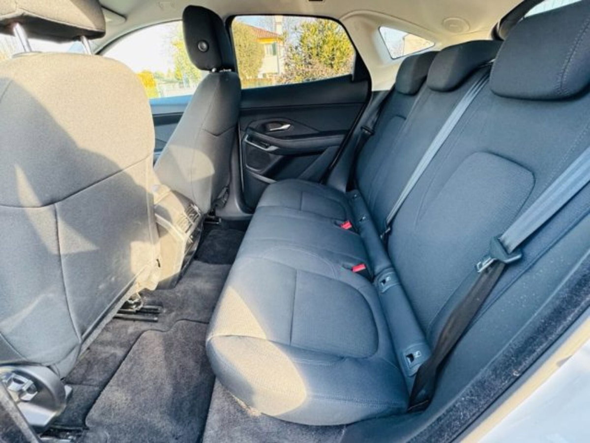 Jaguar E-Pace 2.0D 180 CV AWD aut. (17)