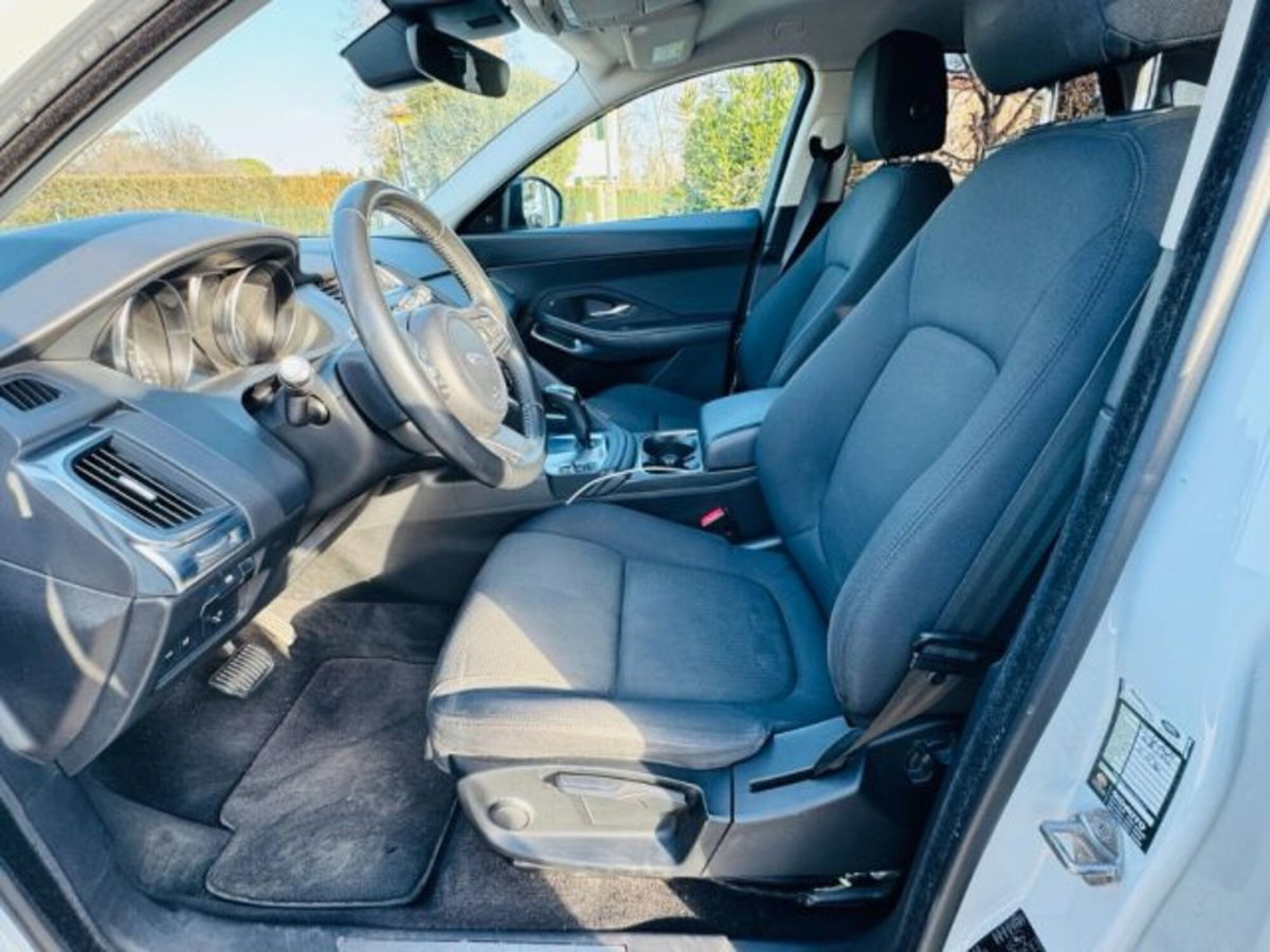 Jaguar E-Pace 2.0D 180 CV AWD aut. (9)