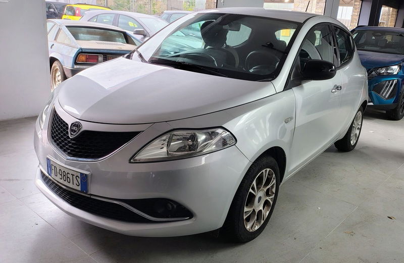 Lancia Ypsilon 0.9 TwinAir 85 CV 5 porte S&S Gold