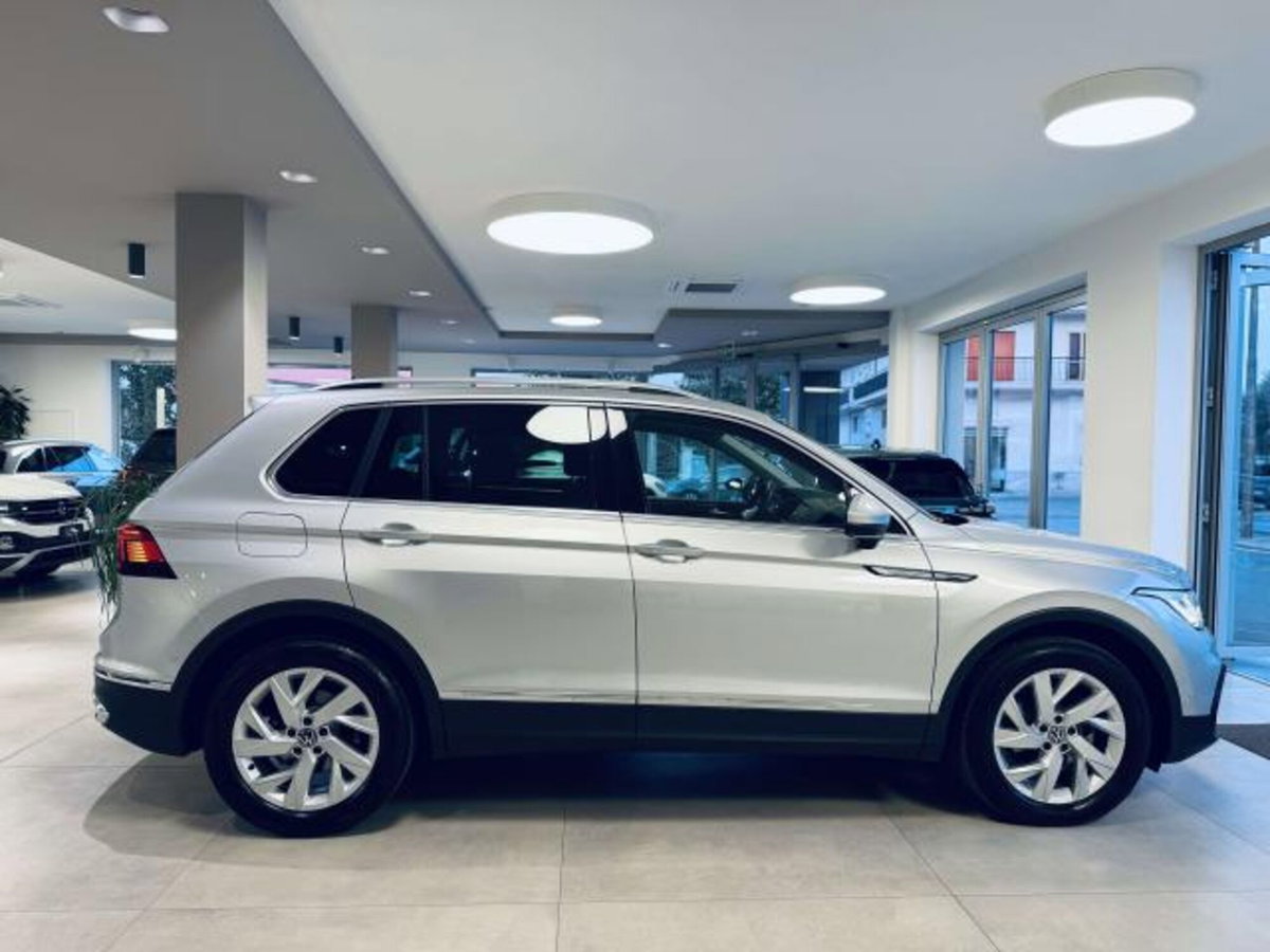 Volkswagen Tiguan 2.0 tdi Elegance 150cv dsg (4)