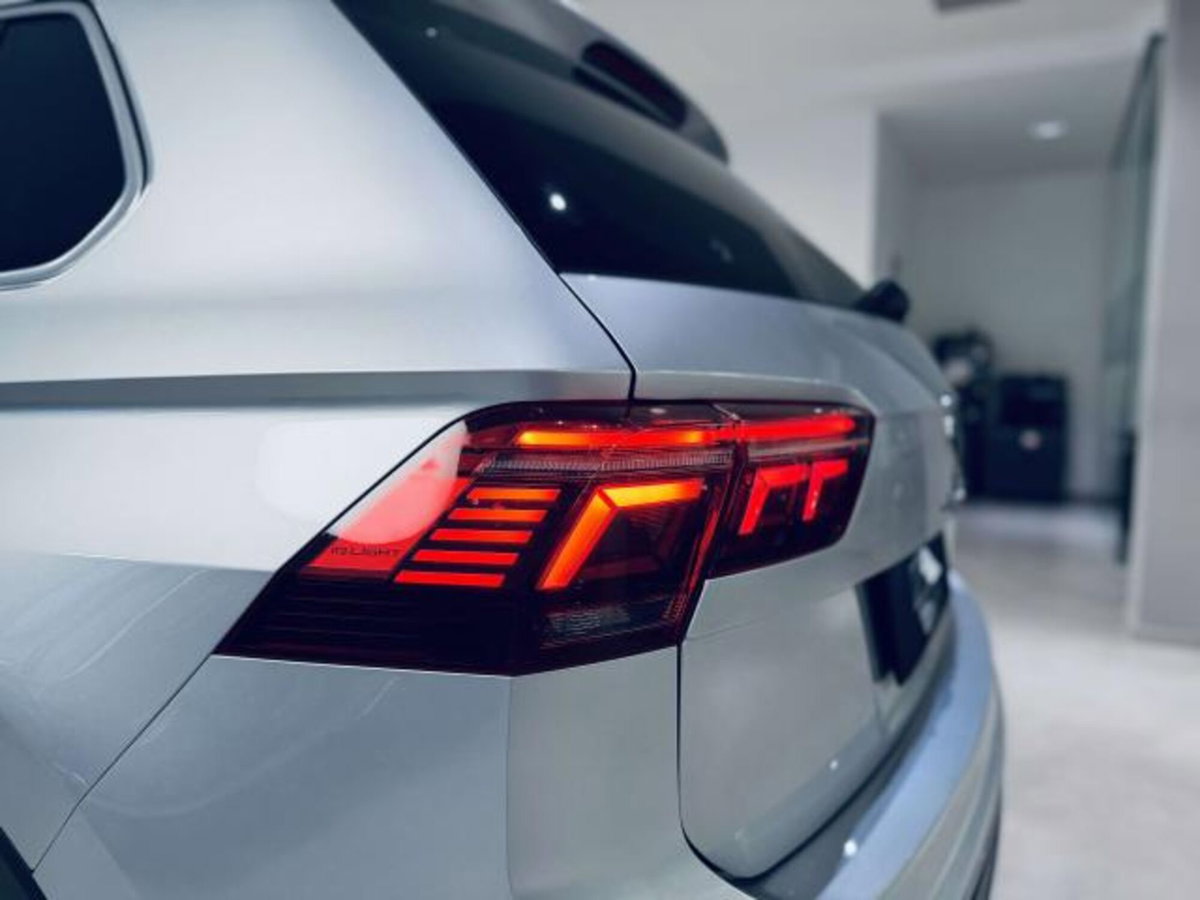 Volkswagen Tiguan 2.0 tdi Elegance 150cv dsg (9)
