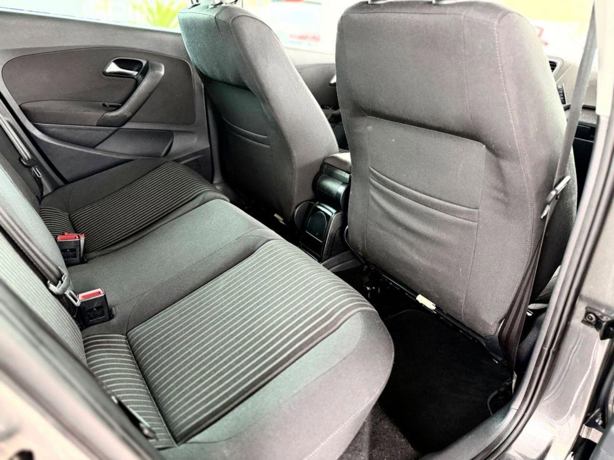 Volkswagen Polo 1.6 TDI 90CV DPF DSG 5 porte Highline (17)