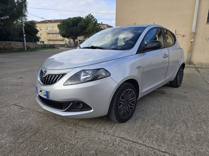 Lancia Ypsilon 1.0 FireFly 5 porte S&S Hybrid Ecochic Silver