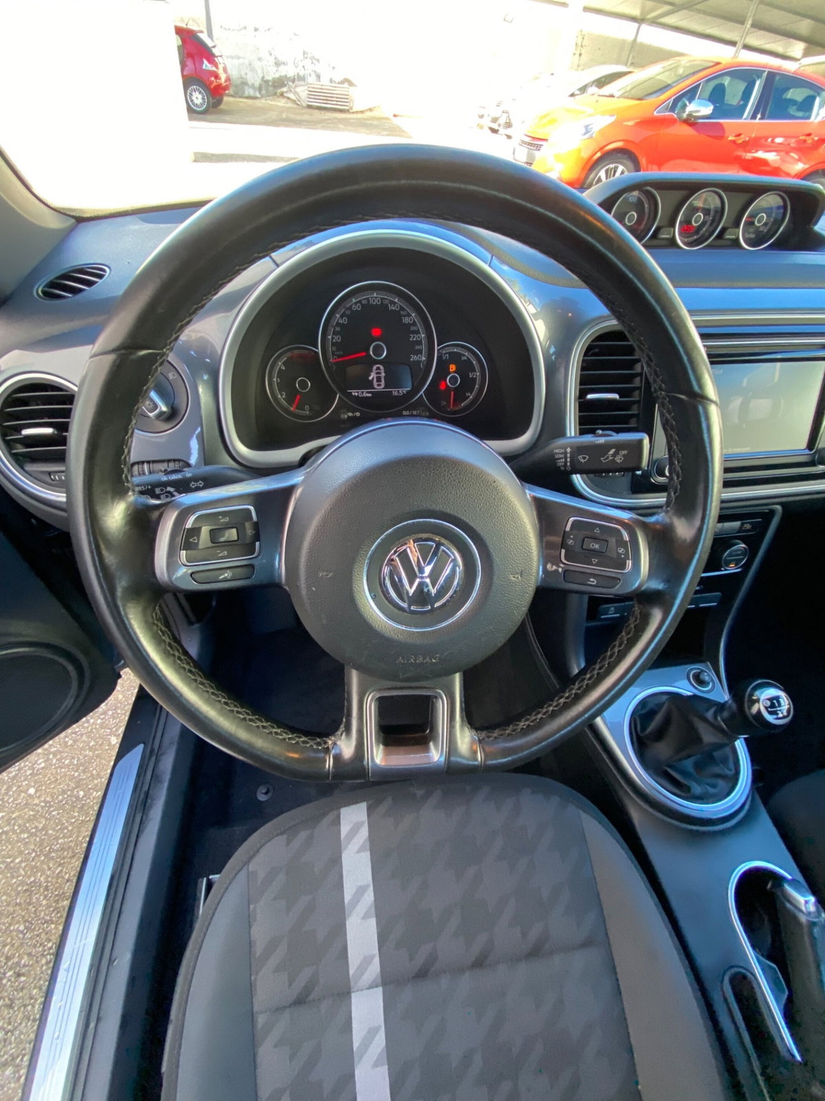 Volkswagen Maggiolino 2.0 TDI Design BlueMotion Technology (5)