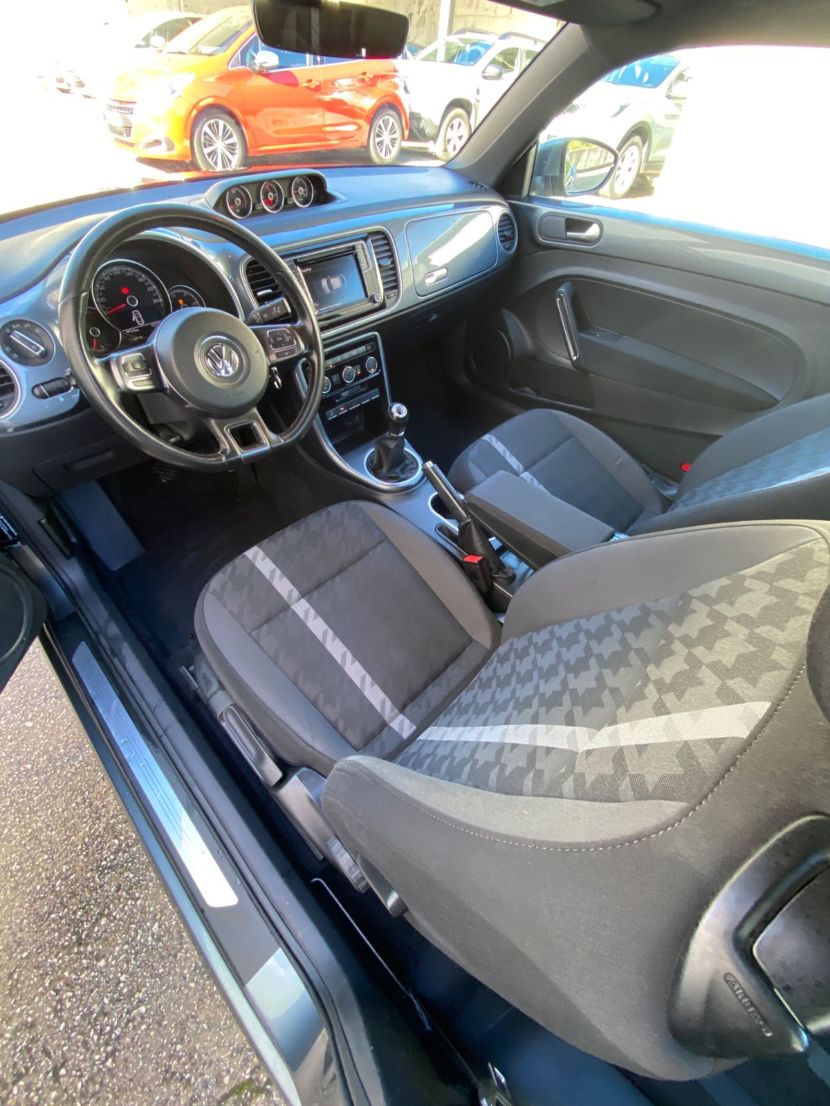 Volkswagen Maggiolino 2.0 TDI Design BlueMotion Technology (6)